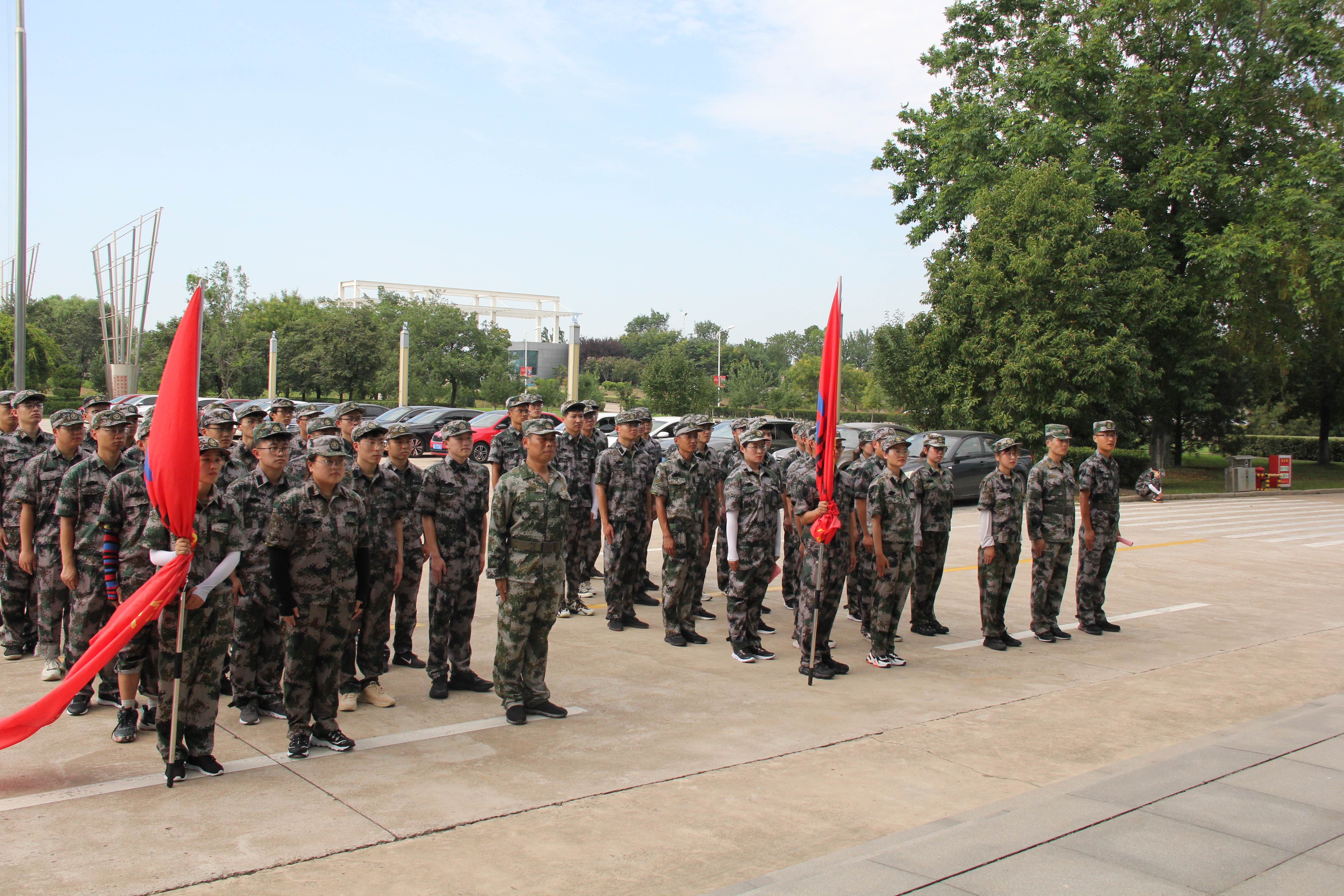 公司舉行2022年新員工軍訓(xùn)開(kāi)幕式